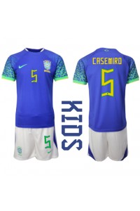 Brasilia Casemiro #5 Jalkapallovaatteet Lasten Vieraspeliasu MM-kisat 2022 Lyhythihainen (+ Lyhyet housut)
